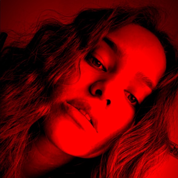 Meet your Posher, Cynthia - Picture 1 of 1